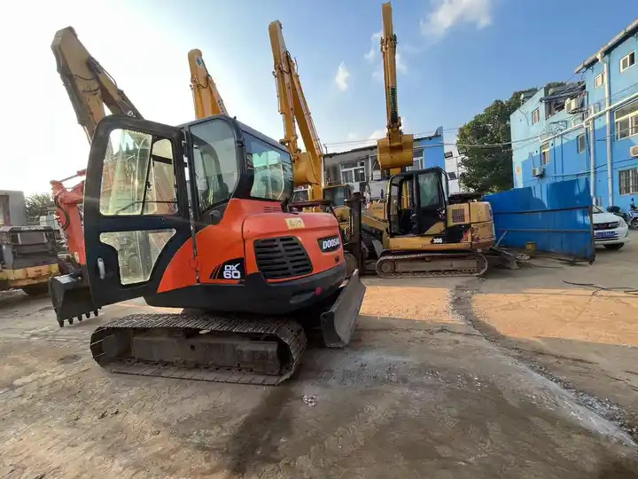 Original Top Sale High Performance Slightly Used Doosan Dx60 Tracked Excavator For Landscaping In Shanghai - Pásové rýpadlo: obrázok 4 Original Top Sale High Performance Slightly Used Doosan Dx60 Tracked Excavator For Landscaping In Shanghai - Pásové rýpadlo: obrázok 4