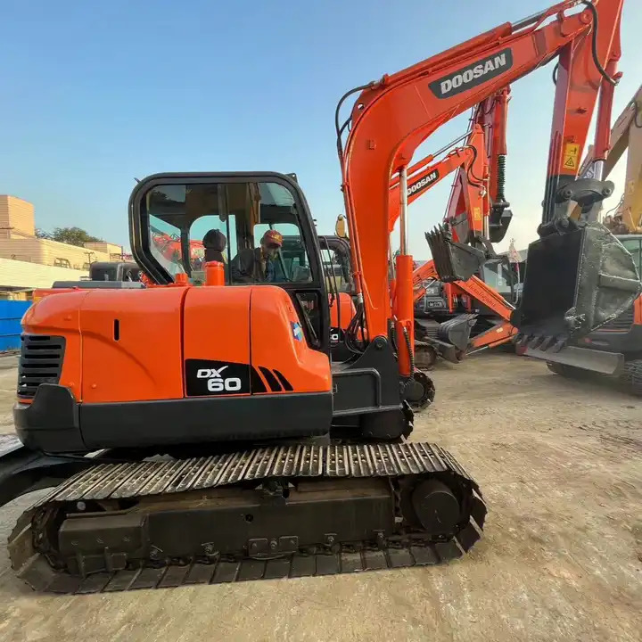 Original Top Sale High Performance Slightly Used Doosan Dx60 Tracked Excavator For Landscaping In Shanghai - Pásové rýpadlo: obrázok 1 Original Top Sale High Performance Slightly Used Doosan Dx60 Tracked Excavator For Landscaping In Shanghai - Pásové rýpadlo: obrázok 1