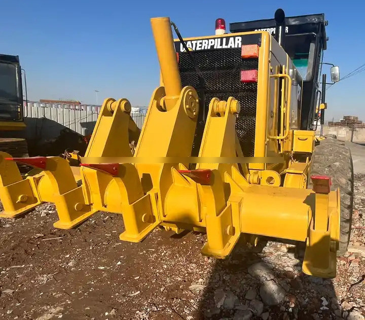Second hand Caterpillar motor Grader CAT 140K for sale, used CAT 140G 140H 140K in good condition - Zrovnávač: obrázok 1 Second hand Caterpillar motor Grader CAT 140K for sale, used CAT 140G 140H 140K in good condition - Zrovnávač: obrázok 1