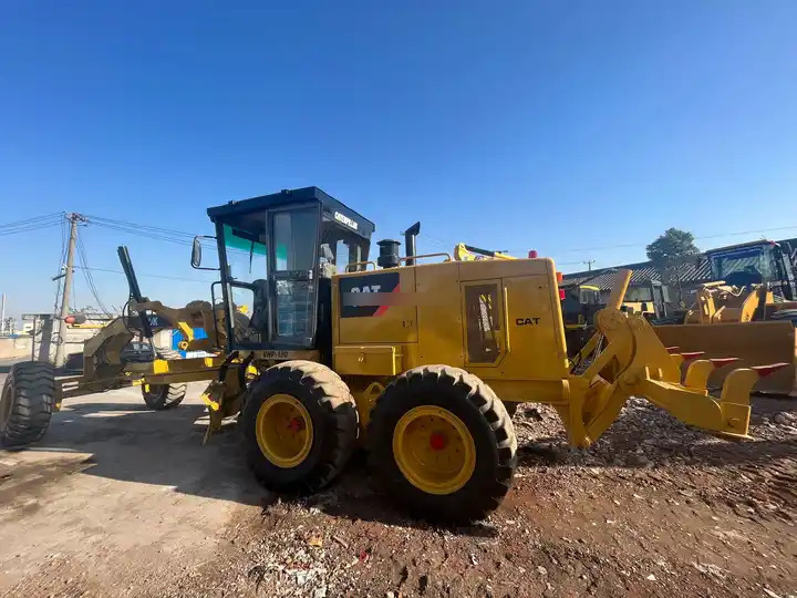 Second hand Caterpillar motor Grader CAT 140K for sale, used CAT 140G 140H 140K in good condition - Zrovnávač: obrázok 5 Second hand Caterpillar motor Grader CAT 140K for sale, used CAT 140G 140H 140K in good condition - Zrovnávač: obrázok 5