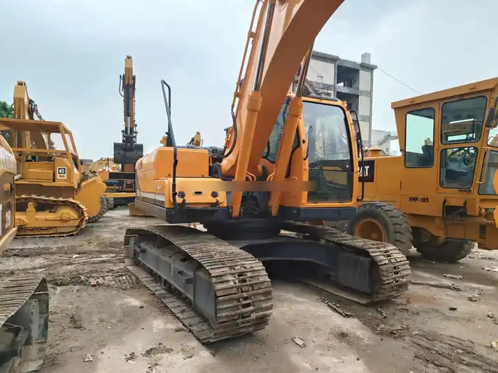 Second hand Crawler Original Hyundai Excavator R220L VS-9S  220LC 215LC for Sale Used Hyundai Excavator Hyundai - Pásové rýpadlo: obrázok 4 Second hand Crawler Original Hyundai Excavator R220L VS-9S  220LC 215LC for Sale Used Hyundai Excavator Hyundai - Pásové rýpadlo: obrázok 4