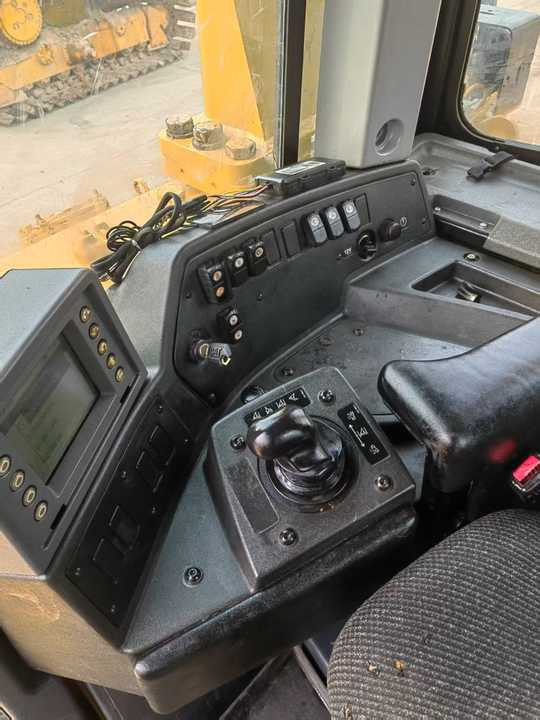 USA Original Used Caterpillar D8T Crawler Bulldozer Second Hand CAT D8T Bulldozer In Stock - Buldozér: obrázok 2 USA Original Used Caterpillar D8T Crawler Bulldozer Second Hand CAT D8T Bulldozer In Stock - Buldozér: obrázok 2