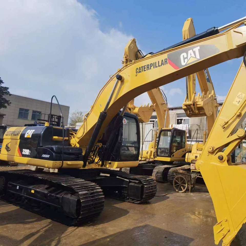 Used CAT 320 320B 320C 320D Excavator with bucket for excavator - Pásové rýpadlo: obrázok 2 Used CAT 320 320B 320C 320D Excavator with bucket for excavator - Pásové rýpadlo: obrázok 2
