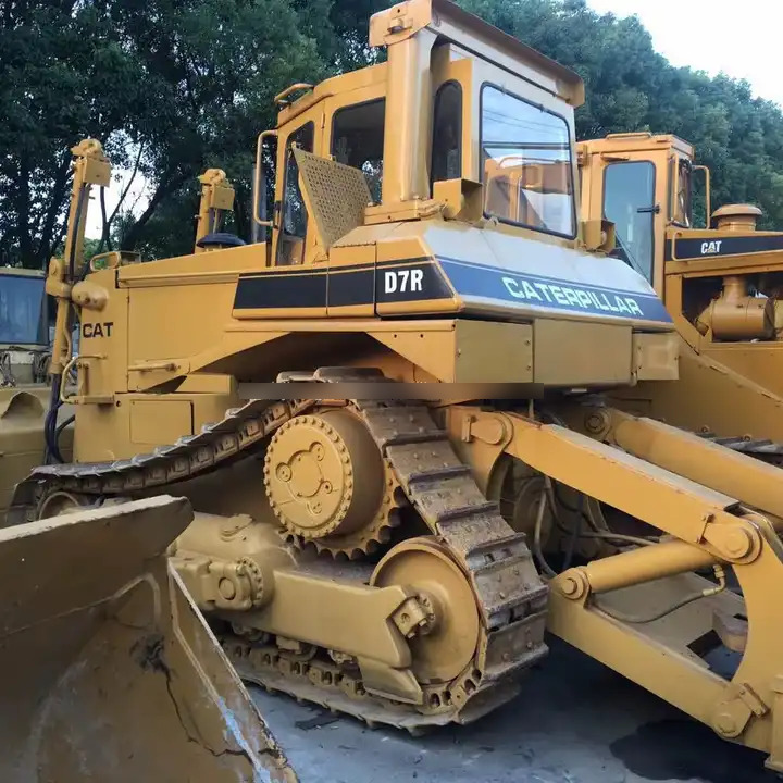 Used Cat Caterpillar D7r Bulldozer Japan Original Cheap Price Small Crawler Bulldozer D7r with good condition on Sale - Buldozér: obrázok 2 Used Cat Caterpillar D7r Bulldozer Japan Original Cheap Price Small Crawler Bulldozer D7r with good condition on Sale - Buldozér: obrázok 2