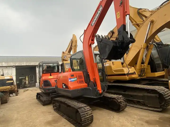 Used Doosan 6ton dx60 dx55 dx75 excavator made in Korea - Pásové rýpadlo: obrázok 4 Used Doosan 6ton dx60 dx55 dx75 excavator made in Korea - Pásové rýpadlo: obrázok 4