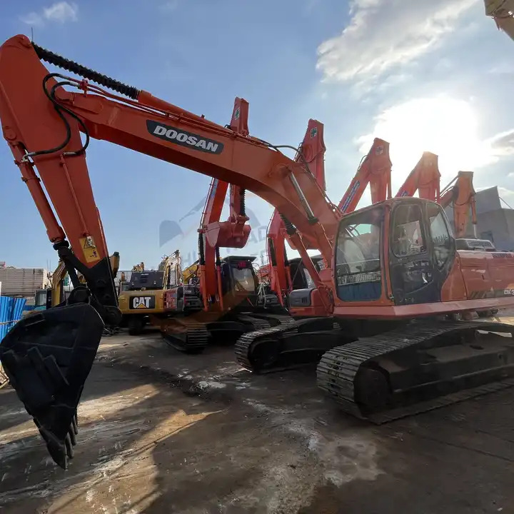 Used Doosan Dx300 Excavator Heavy Large Construction Equipment With Good Condition Original Korea For Sale - Pásové rýpadlo: obrázok 2 Used Doosan Dx300 Excavator Heavy Large Construction Equipment With Good Condition Original Korea For Sale - Pásové rýpadlo: obrázok 2