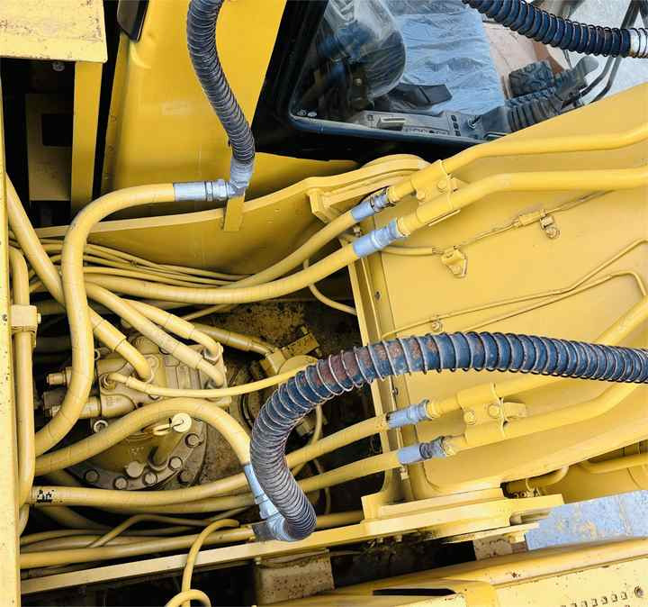 Used Excavator Cat 320bl Best Second Hand Excavator Caterpillar 320 320d 320b For Sale In Shanghai - Pásové rýpadlo: obrázok 4 Used Excavator Cat 320bl Best Second Hand Excavator Caterpillar 320 320d 320b For Sale In Shanghai - Pásové rýpadlo: obrázok 4