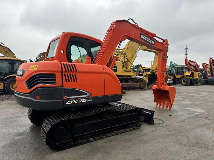 Used Excavator Doosan DX75-9C Second-hand Excavator Digger DX75-9C Compact Shovel Crawler Doosan 75 Excavator Doosan Dx75-9C - Pásové rýpadlo: obrázok 4 Used Excavator Doosan DX75-9C Second-hand Excavator Digger DX75-9C Compact Shovel Crawler Doosan 75 Excavator Doosan Dx75-9C - Pásové rýpadlo: obrázok 4