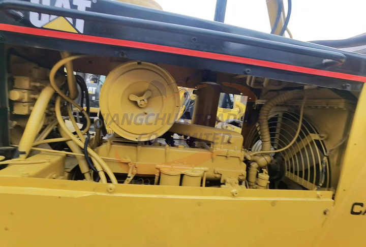 Used Good Condition dozer cat d7g bulldozer Well Maintanced Second hand Caterpillar D7G Crawler Bulldozers D7G D7H D7R - Buldozér: obrázok 4 Used Good Condition dozer cat d7g bulldozer Well Maintanced Second hand Caterpillar D7G Crawler Bulldozers D7G D7H D7R - Buldozér: obrázok 4