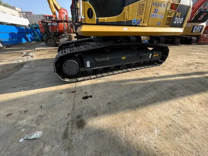 Used Komatsu Pc200-8 Excavator,20 Ton Komatsu Pc200-8n1 Pc220-8mo Hydraulic Crawler Backhoe Medium Excavator Rega In Stock - Pásové rýpadlo: obrázok 4 Used Komatsu Pc200-8 Excavator,20 Ton Komatsu Pc200-8n1 Pc220-8mo Hydraulic Crawler Backhoe Medium Excavator Rega In Stock - Pásové rýpadlo: obrázok 4