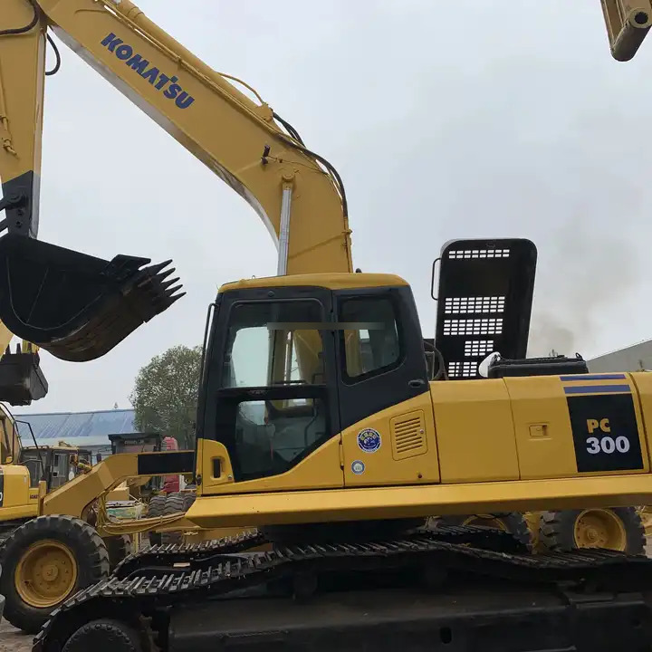 Used Komatsu excavator Pc300-7 in good condition for sale - Pásové rýpadlo: obrázok 5 Used Komatsu excavator Pc300-7 in good condition for sale - Pásové rýpadlo: obrázok 5