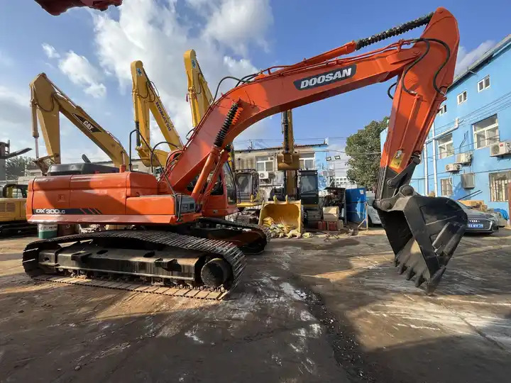 Used Machinery Doosan300 dx300lc Hydraulic Crawler Backhoe Digger 30ton Used Excavator Doosan DX300LC - Pásové rýpadlo: obrázok 5 Used Machinery Doosan300 dx300lc Hydraulic Crawler Backhoe Digger 30ton Used Excavator Doosan DX300LC - Pásové rýpadlo: obrázok 5