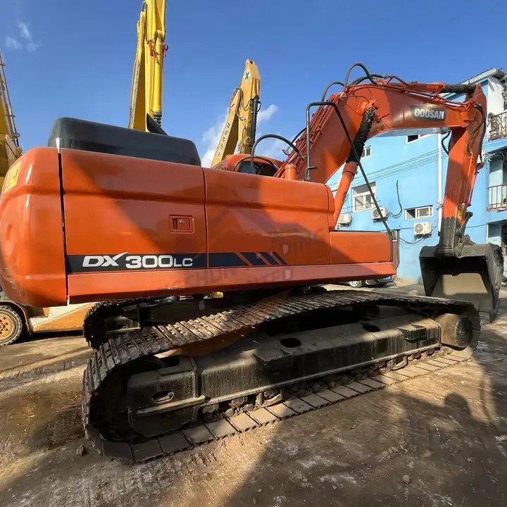 Used Machinery Doosan300 dx300lc Hydraulic Crawler Backhoe Digger 30ton Used Excavator Doosan DX300LC - Pásové rýpadlo: obrázok 2 Used Machinery Doosan300 dx300lc Hydraulic Crawler Backhoe Digger 30ton Used Excavator Doosan DX300LC - Pásové rýpadlo: obrázok 2