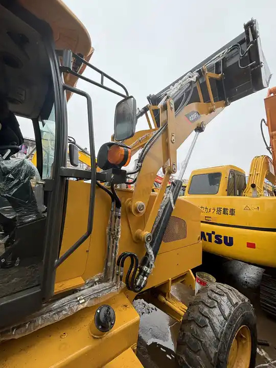 Used caterpillar backhoe loader CAT 420F2 in good condition for sale - Rýpadlo-nakladač: obrázok 4 Used caterpillar backhoe loader CAT 420F2 in good condition for sale - Rýpadlo-nakladač: obrázok 4