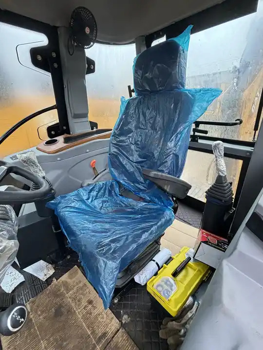 Used caterpillar backhoe loader CAT 420F2 in good condition for sale - Rýpadlo-nakladač: obrázok 5 Used caterpillar backhoe loader CAT 420F2 in good condition for sale - Rýpadlo-nakladač: obrázok 5