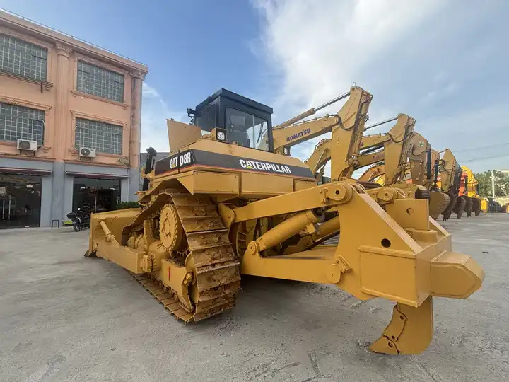 Used caterpillar bulldozer d8r for sale original used crawler bulldozer - Buldozér: obrázok 4 Used caterpillar bulldozer d8r for sale original used crawler bulldozer - Buldozér: obrázok 4