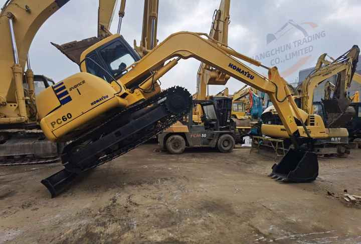 Used komatsu Pc60-7 Crawler Excavator 6 Ton Excavator In Shanghai China For Sale PC 60 60-7 PC60 PC78 excavator - Pásové rýpadlo: obrázok 2 Used komatsu Pc60-7 Crawler Excavator 6 Ton Excavator In Shanghai China For Sale PC 60 60-7 PC60 PC78 excavator - Pásové rýpadlo: obrázok 2