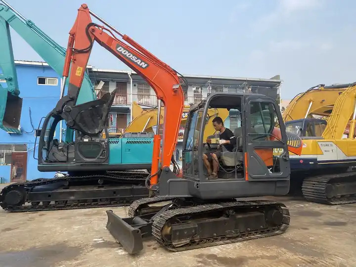 Dx60 dx55 ON SALE Doosan 6ton dx60 Used excavator in stock - Pásové rýpadlo: obrázok 4 Dx60 dx55 ON SALE Doosan 6ton dx60 Used excavator in stock - Pásové rýpadlo: obrázok 4