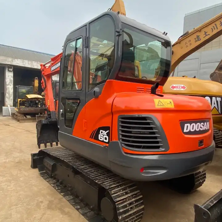 Dx60 dx55 ON SALE Doosan 6ton dx60 Used excavator in stock - Pásové rýpadlo: obrázok 2 Dx60 dx55 ON SALE Doosan 6ton dx60 Used excavator in stock - Pásové rýpadlo: obrázok 2