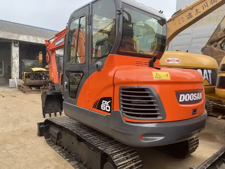 Dx60 dx55 ON SALE Doosan 6ton dx60 Used excavator in stock - Pásové rýpadlo: obrázok 3 Dx60 dx55 ON SALE Doosan 6ton dx60 Used excavator in stock - Pásové rýpadlo: obrázok 3