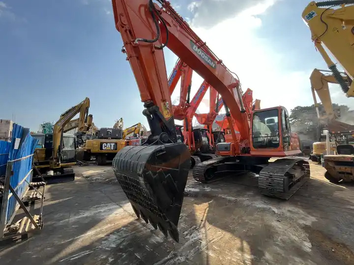 Low price hours Used Machinery Doosan300 dx300lc Hydraulic Crawler Backhoe Digger 30ton Used Excavator Doosan DX300LC - Pásové rýpadlo: obrázok 4 Low price hours Used Machinery Doosan300 dx300lc Hydraulic Crawler Backhoe Digger 30ton Used Excavator Doosan DX300LC - Pásové rýpadlo: obrázok 4