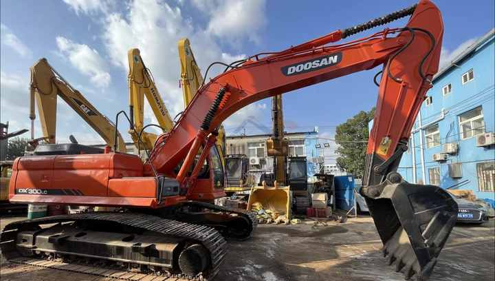 New arrival Used Machinery Doosan300 dx300lc Hydraulic Crawler Backhoe Digger 30ton Used Excavator Doosan DX300LC - Pásové rýpadlo: obrázok 1 New arrival Used Machinery Doosan300 dx300lc Hydraulic Crawler Backhoe Digger 30ton Used Excavator Doosan DX300LC - Pásové rýpadlo: obrázok 1