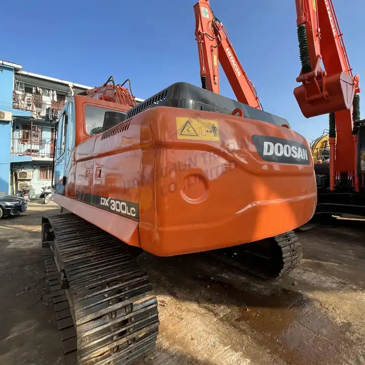 New arrival Used Machinery Doosan300 dx300lc Hydraulic Crawler Backhoe Digger 30ton Used Excavator Doosan DX300LC - Pásové rýpadlo: obrázok 2 New arrival Used Machinery Doosan300 dx300lc Hydraulic Crawler Backhoe Digger 30ton Used Excavator Doosan DX300LC - Pásové rýpadlo: obrázok 2