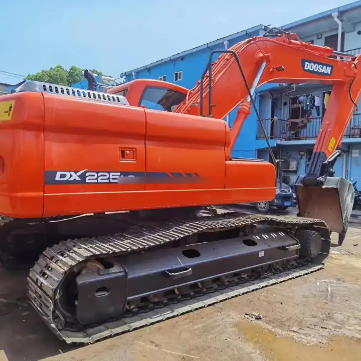 Second hand excavator used machinery equipment Doosan dx225 used excavators in stock for sale - Pásové rýpadlo: obrázok 1 Second hand excavator used machinery equipment Doosan dx225 used excavators in stock for sale - Pásové rýpadlo: obrázok 1