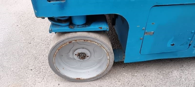 Samohybná plošiny Genie GS4047 - 13,7m - electric: obrázok 12