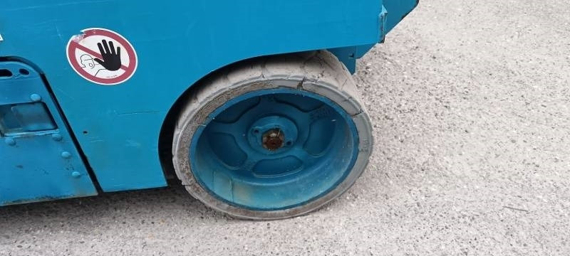 Samohybná plošiny Genie GS4047 - 13,7m - electric: obrázok 11