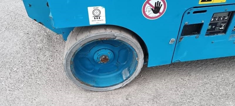 Samohybná plošiny Genie GS4047 - 13,7m - electric: obrázok 10
