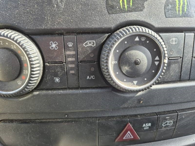 Interior photo 2: Leasing Mercedes-Benz Tipper Mercedes-Benz Tipper Interior photo 2: Leasing Mercedes-Benz Tipper Mercedes-Benz Tipper