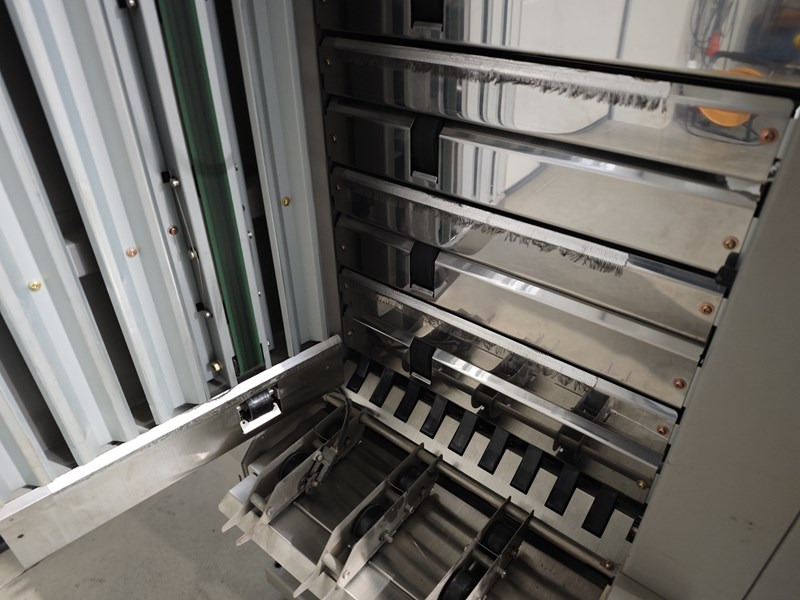 Horizon VAC-100 c | collator | 10 stations | 2005 | 1.17 mio - Tlačiarenský stroj: obrázok 3 Horizon VAC-100 c | collator | 10 stations | 2005 | 1.17 mio - Tlačiarenský stroj: obrázok 3