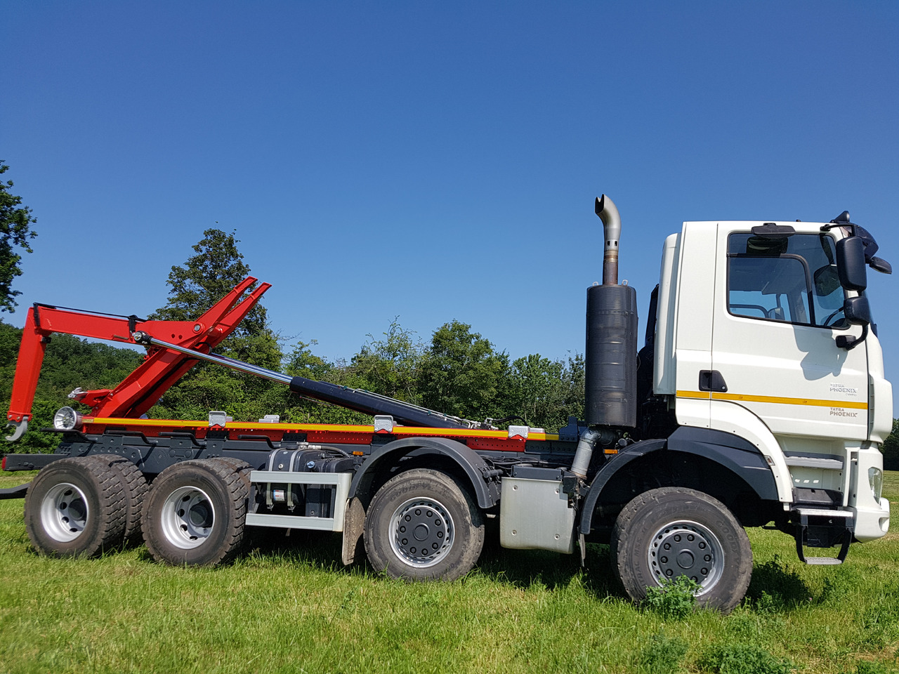 Tatra 8x8 ampiroll - Hákový nosič kontajnerov: obrázok 1 Tatra 8x8 ampiroll - Hákový nosič kontajnerov: obrázok 1