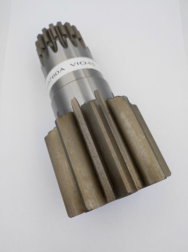 010760A Wałek silnika obrotu Yanmar VIO 45 - Motor otoče pre Stavebné stroje: obrázok 1 010760A Wałek silnika obrotu Yanmar VIO 45 - Motor otoče pre Stavebné stroje: obrázok 1