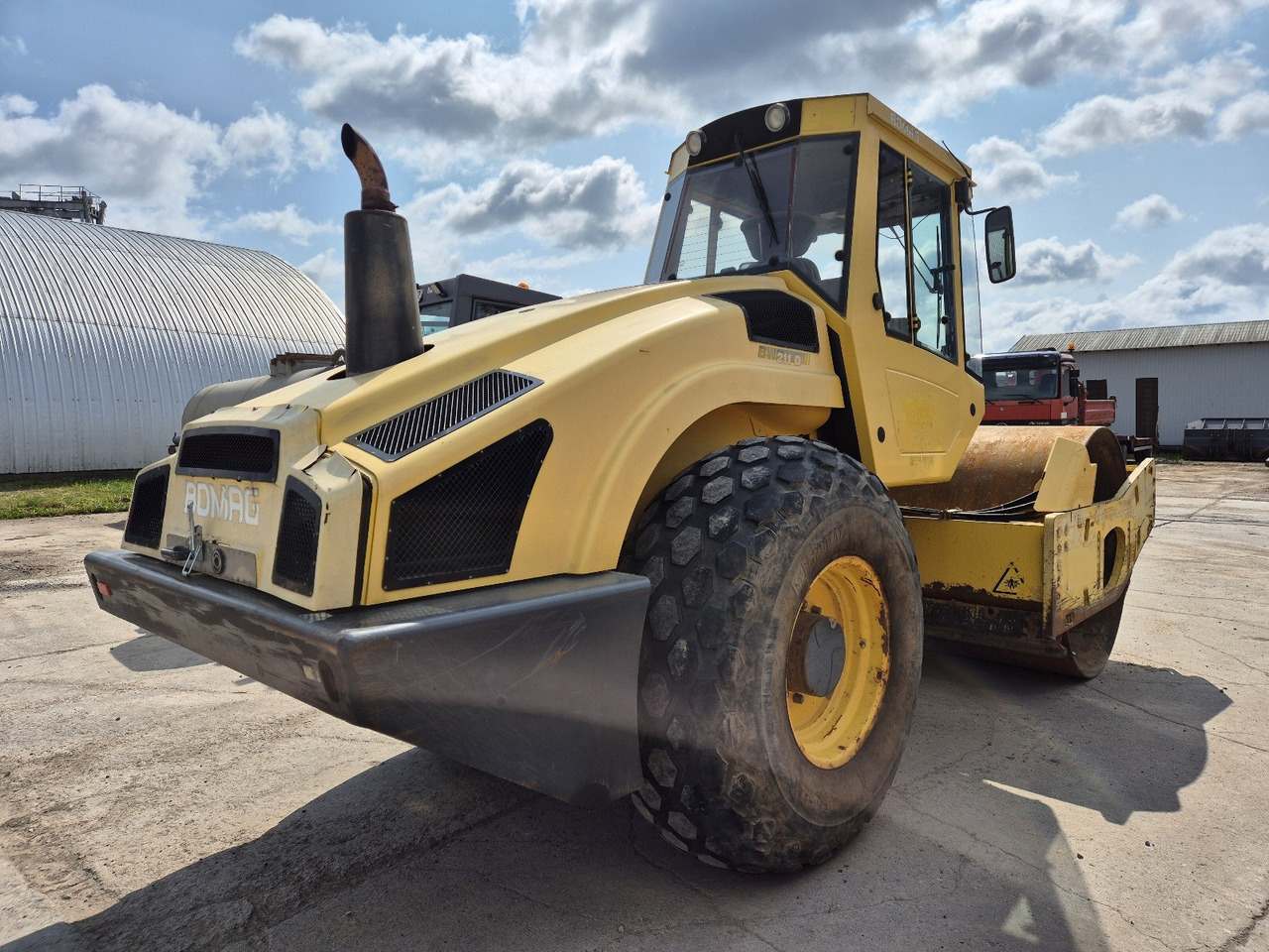 BOMAG BW211 D-4 - Kompaktor: obrázok 4 BOMAG BW211 D-4 - Kompaktor: obrázok 4