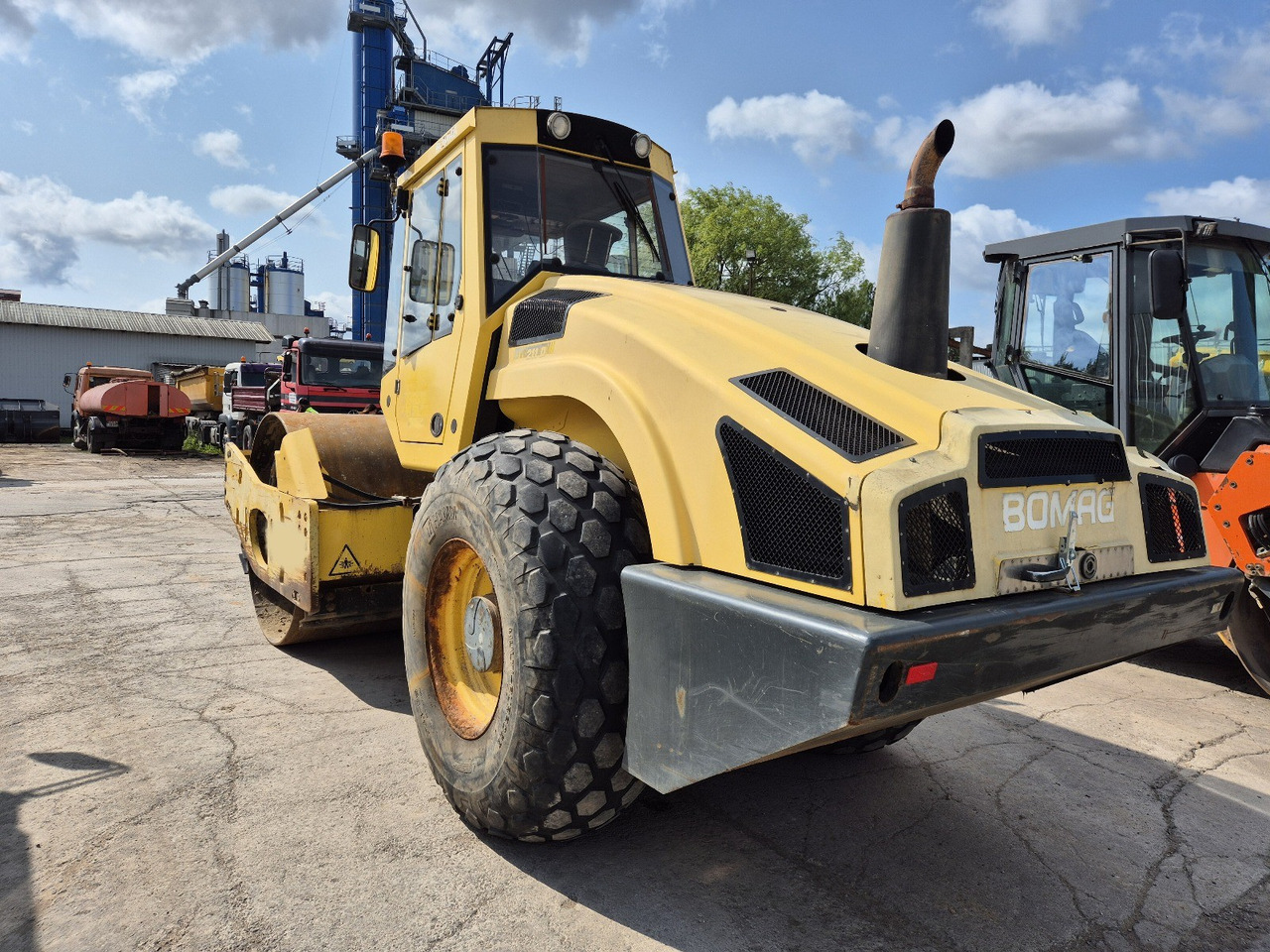 BOMAG BW211 D-4 - Kompaktor: obrázok 3 BOMAG BW211 D-4 - Kompaktor: obrázok 3