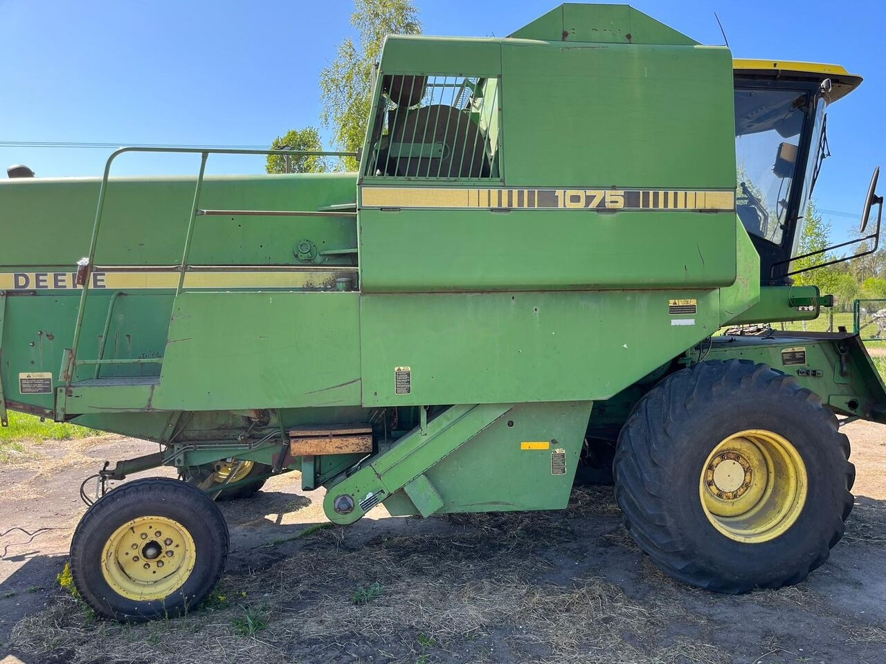 John Deere 1075 - Obilný kombajn: obrázok 2 John Deere 1075 - Obilný kombajn: obrázok 2