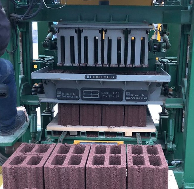 Economic Hollow Block Machine - Vibrolis: obrázok 3 Economic Hollow Block Machine - Vibrolis: obrázok 3