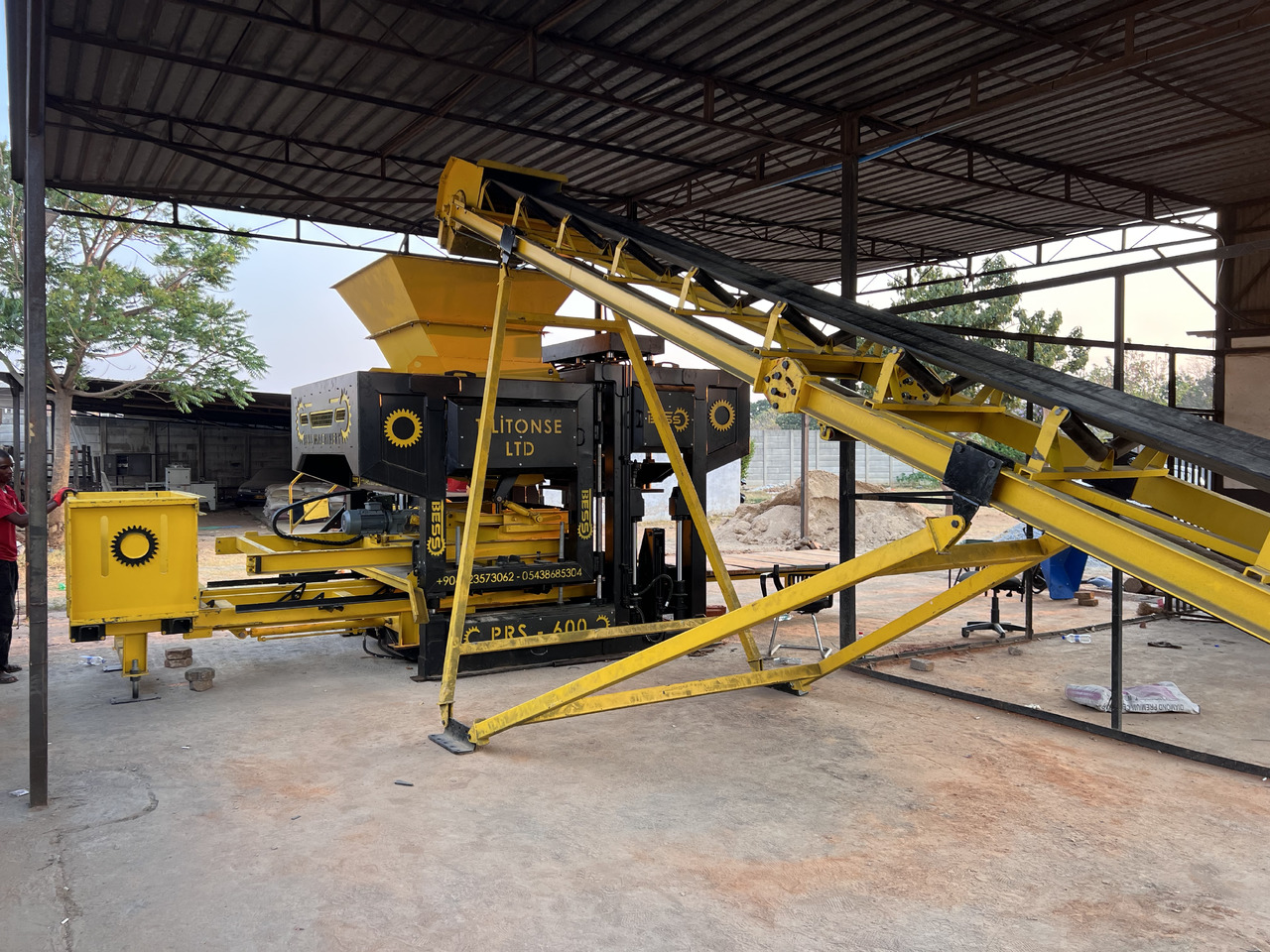 PRS-600 Semi-Automatic Concrete Block Machine - Vibrolis: obrázok 3 PRS-600 Semi-Automatic Concrete Block Machine - Vibrolis: obrázok 3
