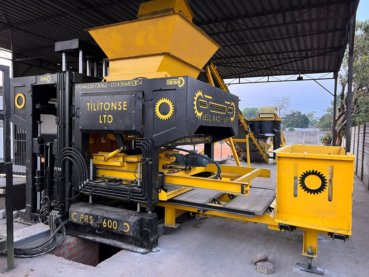 PRS-600 Semi-Automatic Concrete Block Machine - Vibrolis: obrázok 4 PRS-600 Semi-Automatic Concrete Block Machine - Vibrolis: obrázok 4