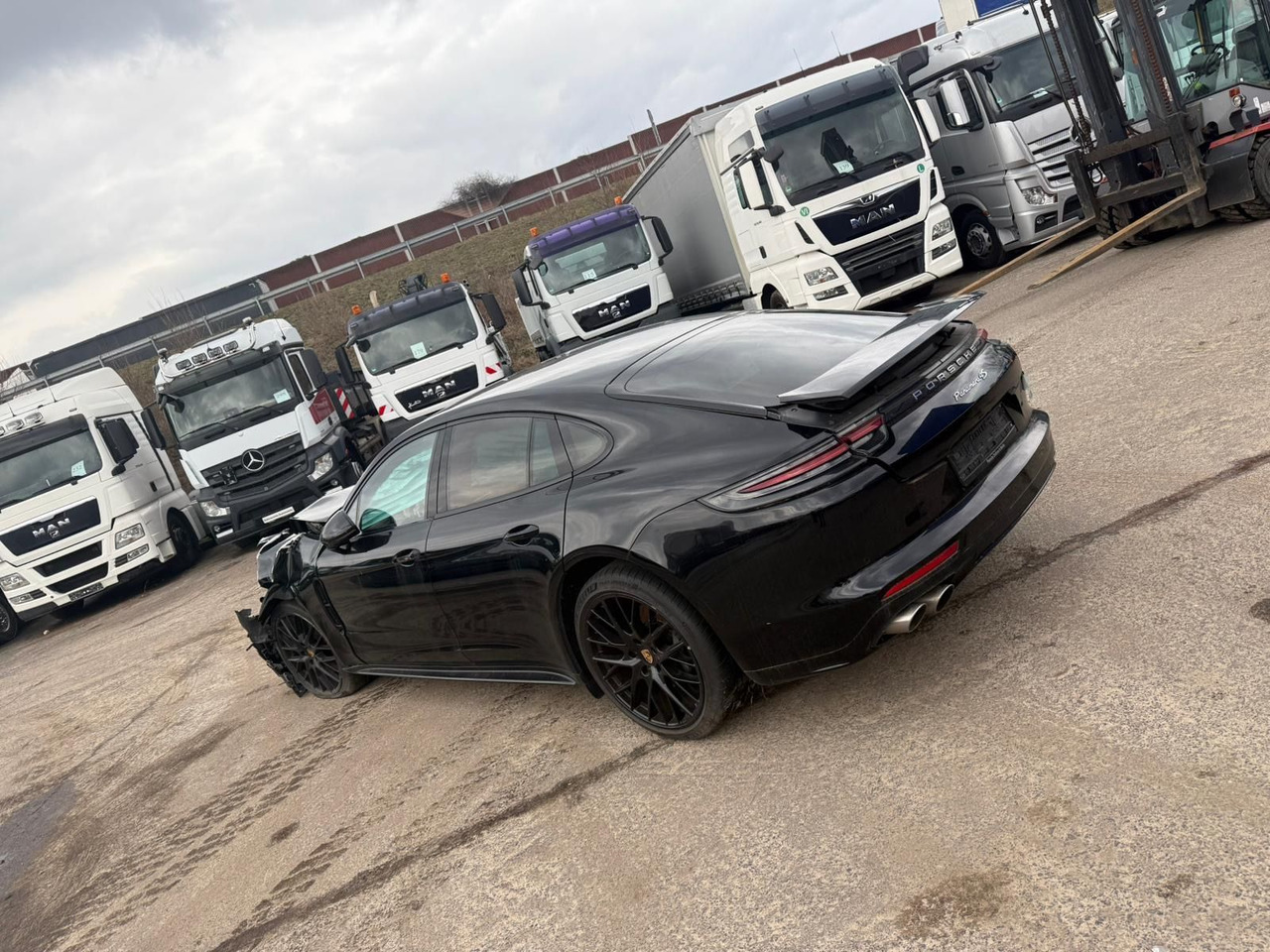 Porsche Panamera 4 S Diesel UNFALL!! - Automobil: obrázok 3 Porsche Panamera 4 S Diesel UNFALL!! - Automobil: obrázok 3
