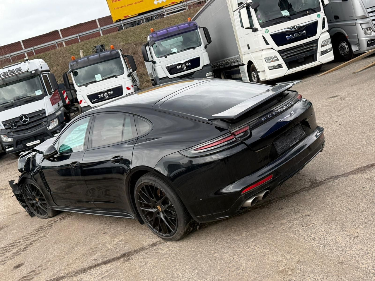 Porsche Panamera 4 S Diesel UNFALL!! - Automobil: obrázok 4 Porsche Panamera 4 S Diesel UNFALL!! - Automobil: obrázok 4