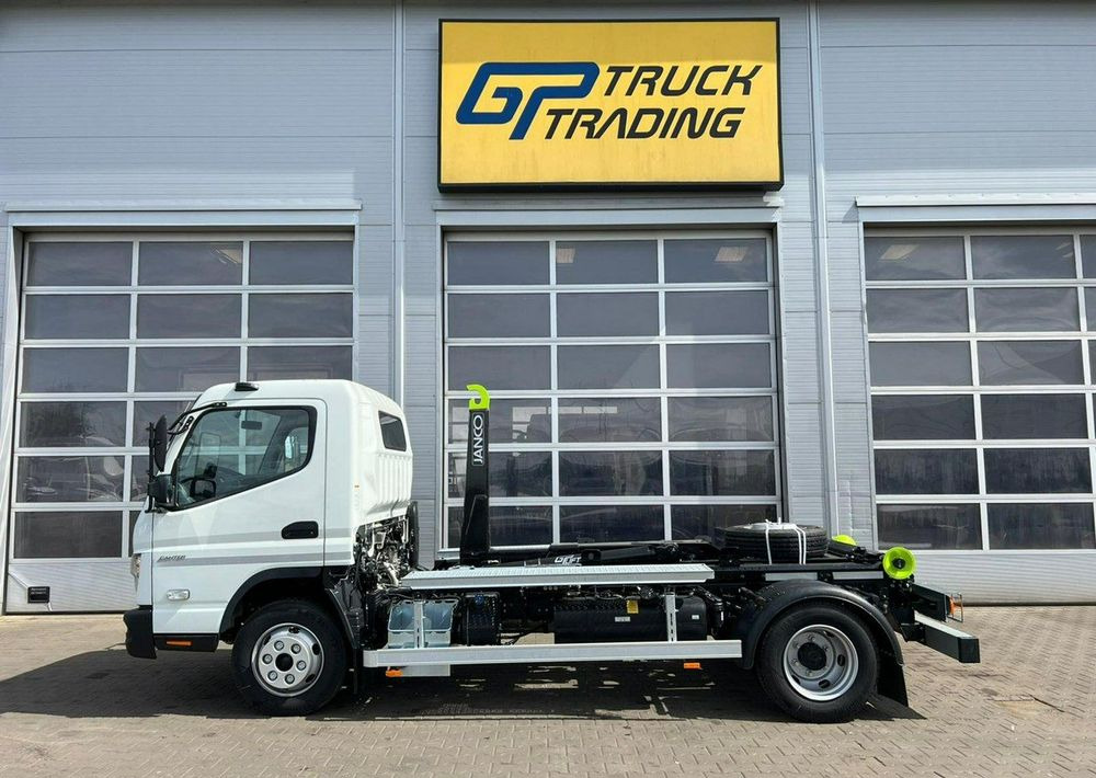 Mitsubishi Fuso - Hákový nosič kontajnerov: obrázok 2 Mitsubishi Fuso - Hákový nosič kontajnerov: obrázok 2