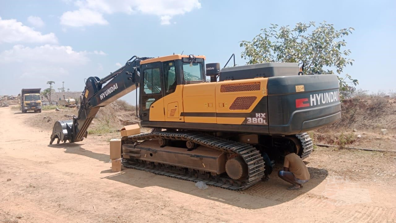 Nový Pásové rýpadlo HYUNDAI HX380L: obrázok 1