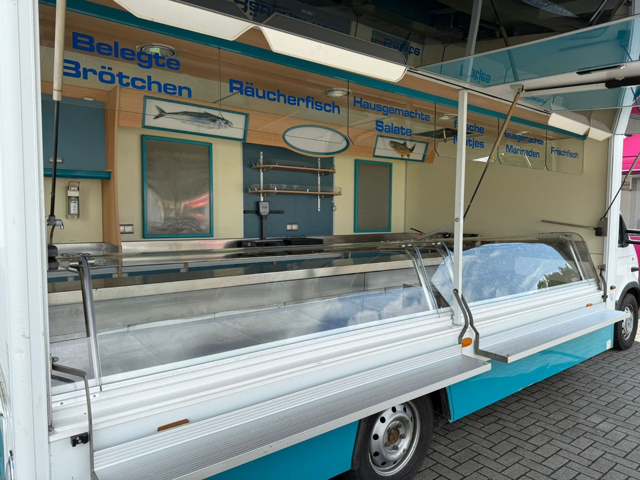 Renault Borco Höhns Fischmobil - Pojazdná predajňa: obrázok 2 Renault Borco Höhns Fischmobil - Pojazdná predajňa: obrázok 2