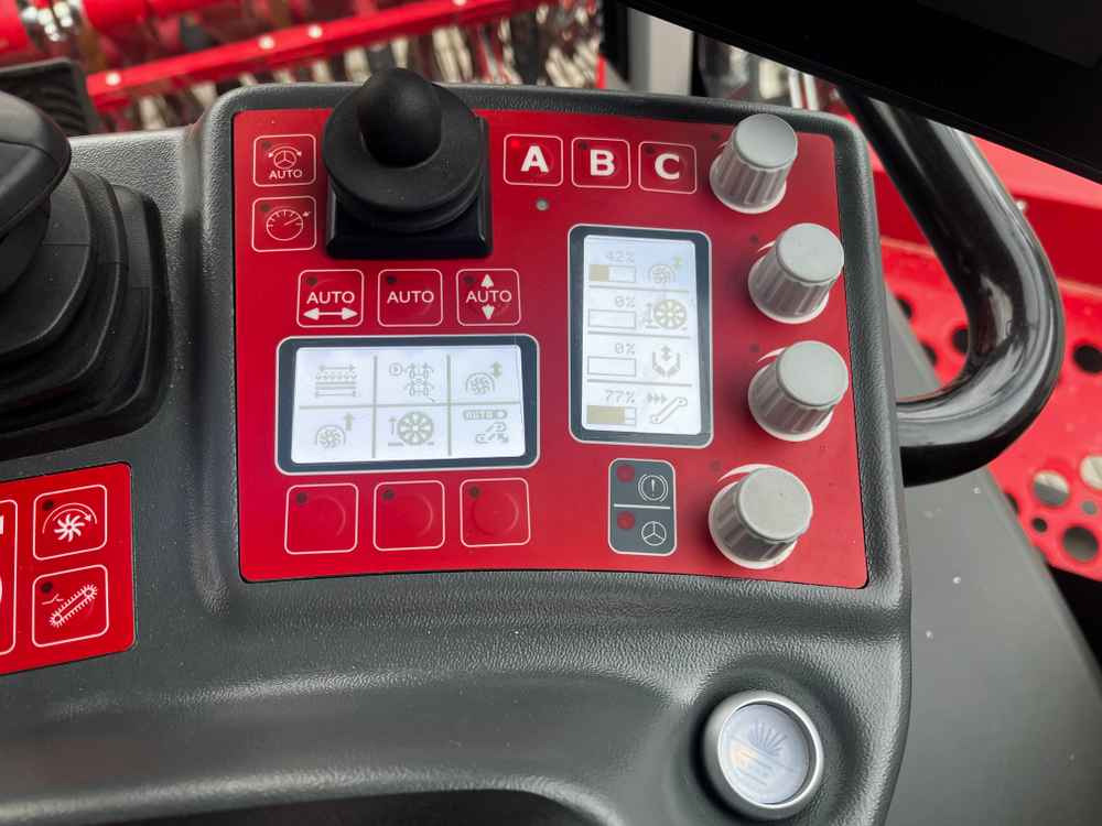 Grimme REXOR 6300 Platinum - Řepný kombajn: obrázok 3 Grimme REXOR 6300 Platinum - Řepný kombajn: obrázok 3