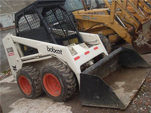 Bobcat S 130 - Šmykom riadený nakladač: obrázok 1 Bobcat S 130 - Šmykom riadený nakladač: obrázok 1