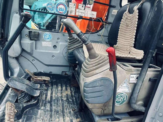 Hitachi EX60 - Pásové rýpadlo: obrázok 2 Hitachi EX60 - Pásové rýpadlo: obrázok 2