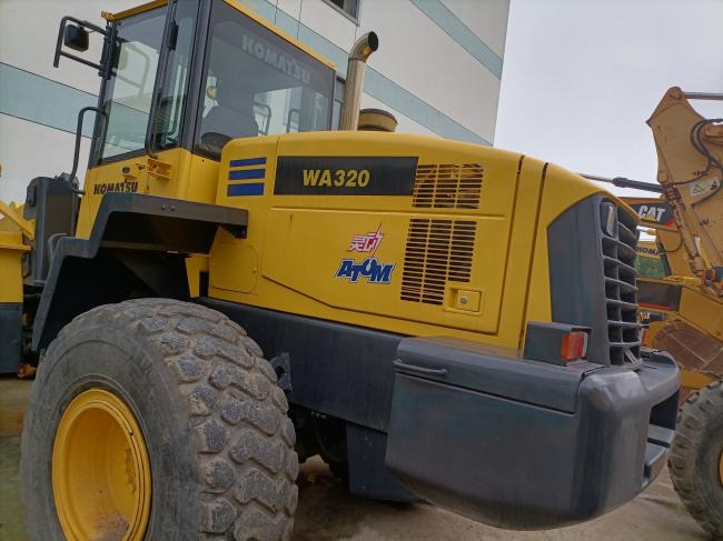 Komatsu WA320 - Kolesový nakladač: obrázok 3 Komatsu WA320 - Kolesový nakladač: obrázok 3